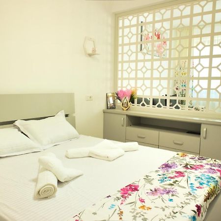 Cozy Flowers Studio - Fast Wi-Fi & Washer-Dryer Brasov Exterior photo